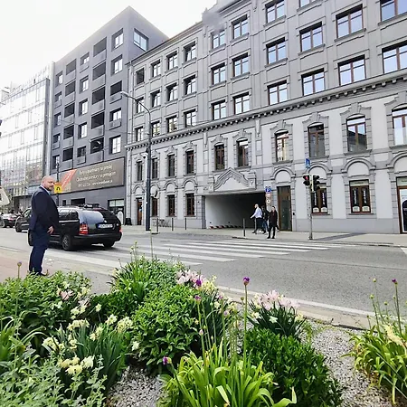 Cinnamon - Free Private Parking - Old Town - Air Conditioning شقة